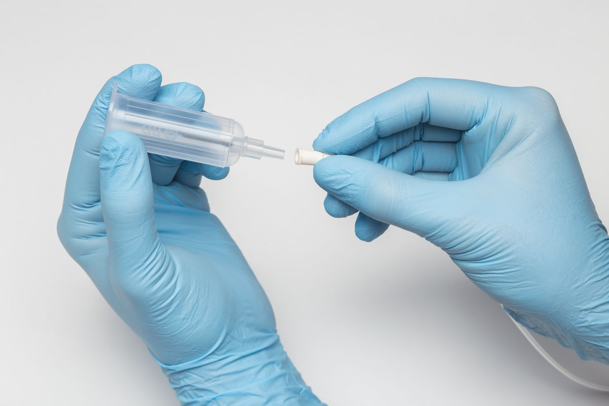 By detaching the Kurin blood culture collection set bottle holder, a